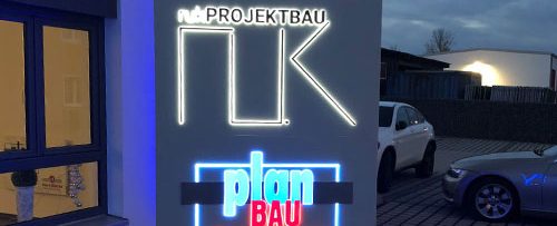 Werbepylone Neon Leuchtend Sonderformat