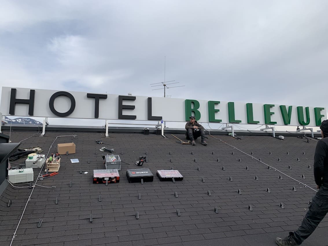 Renovierte Werbeanlage Dach Hotel