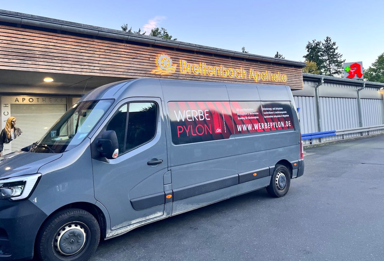 Werbepylon.de-Anlieferung-und-Aufbau
